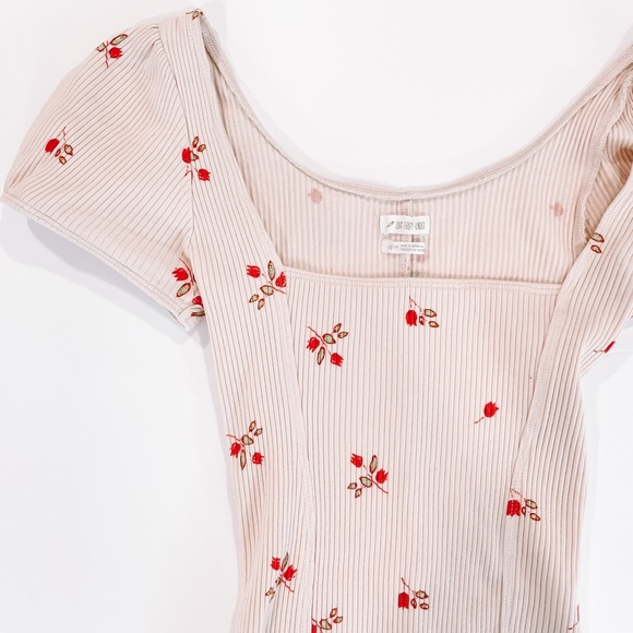 Urban Outfitters Cream Floral Bodysuit!! - Picture 3 of 8